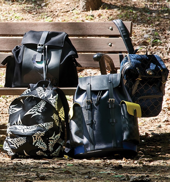 언더커버와 협업한 검은색 나일론 백팩 2백1만원 발렌티노 가라바니 - 언더커버, 브랜드 로고를 강렬하게 뒤덮은 어반 백팩 1백61만원 지방시, 에피 패치워크 크리스토퍼 백팩 가격 미정 루이 비통, 금색 GG 로고를 더한 남색 벨벳 GG 백팩 2백47만원 구찌 제품. 
