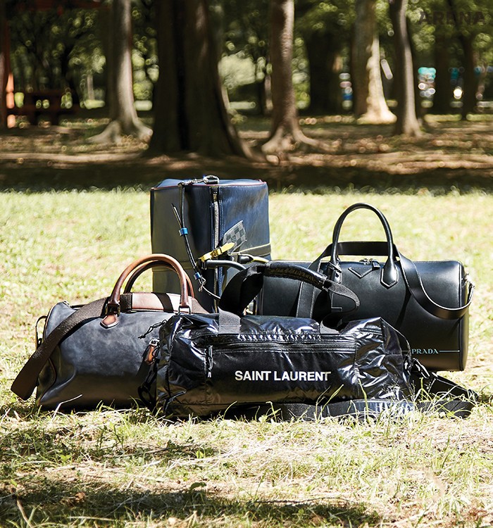 파티나 가죽이 고급스러운 주르오프 트래블 백 4백35만원 벨루티, 에피 패치워크 키폴 50 가격미정 루이 비통, 광택이 도드라지는 눅스 나일론 더플백 가격미정 생 로랑 by 안토니 바칼레로, 매끈한 소가죽으로 만든 보스턴백 3백27만원 프라다 제품.