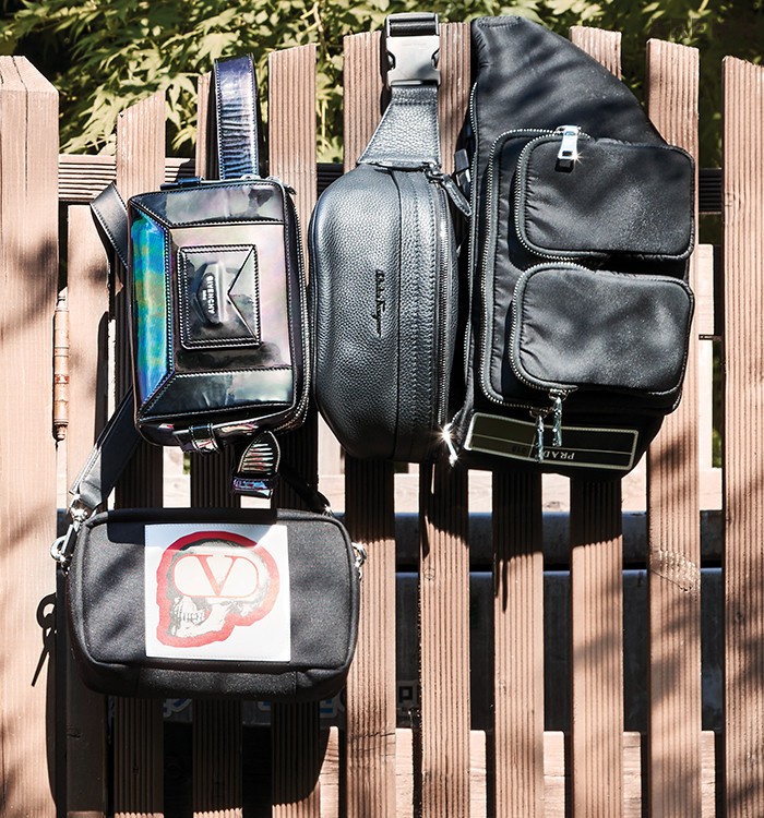 멀티컬러 페트롤 이펙트 벨트백 2백19만원 지방시, 언더커버와 함께 만든 보디백 1백48만원 발렌티노 가라바니 - 언더커버, 검은색 그레인 레더 패니팩 1백9만원 살바토레 페라가모, 수납공간이 넉넉한 테크니컬 패브릭 보디백 가격미정 프라다 제품.