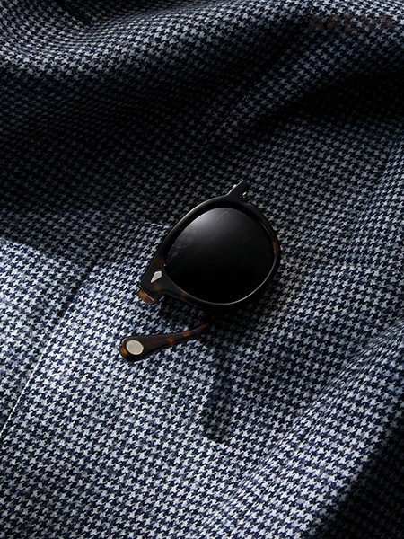 1 폴드 선글라스 렘토시 폴드 42만원 모스콧 by 모스콧 서울, 하운즈투스 체크무늬 재킷 가격미정 맨온더분 제품. 