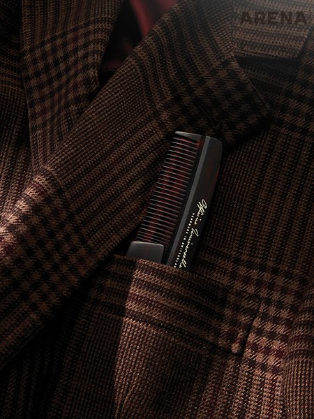 2 뚜껑이 분리되는 휴대용 빗 4만8천원 불리 1803, 타탄 체크 재킷 가격미정 브루넬로 쿠치넬리 제품. 
