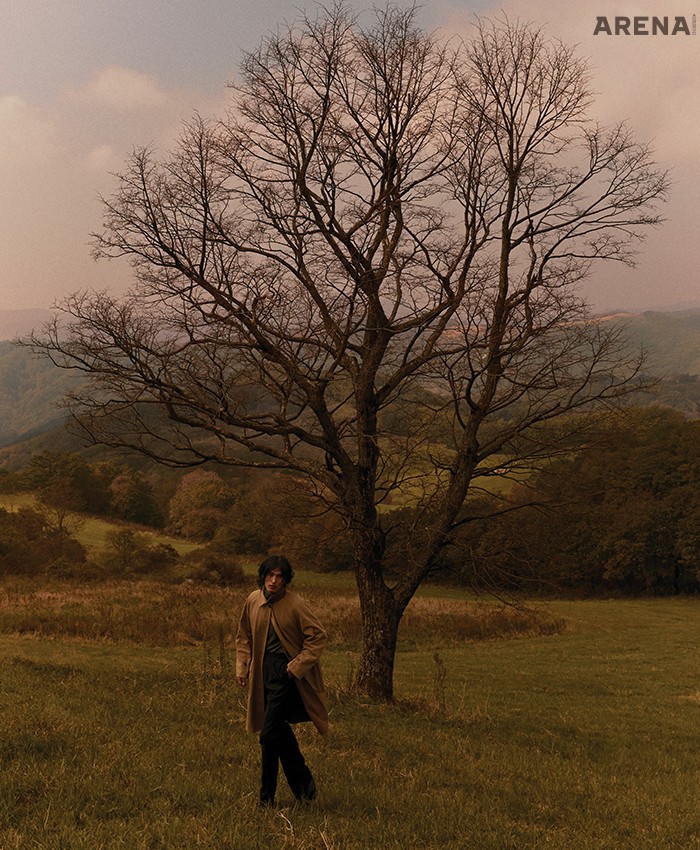 양면으로 입을 수 있는 카 코트·회색 터틀넥 톱·진회색 팬츠·검은색 부츠 모두 가격미정 랄프 로렌 퍼플 라벨 제품.