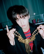 몰스킨 소재의 검은색 재킷 3백20만원•©디즈니 미키 마우스 패치 장식의 빨간색 줄무늬 티셔츠 85만원•헤라클레스 모티브 목걸이 4백80만원 모두 구찌 제품.