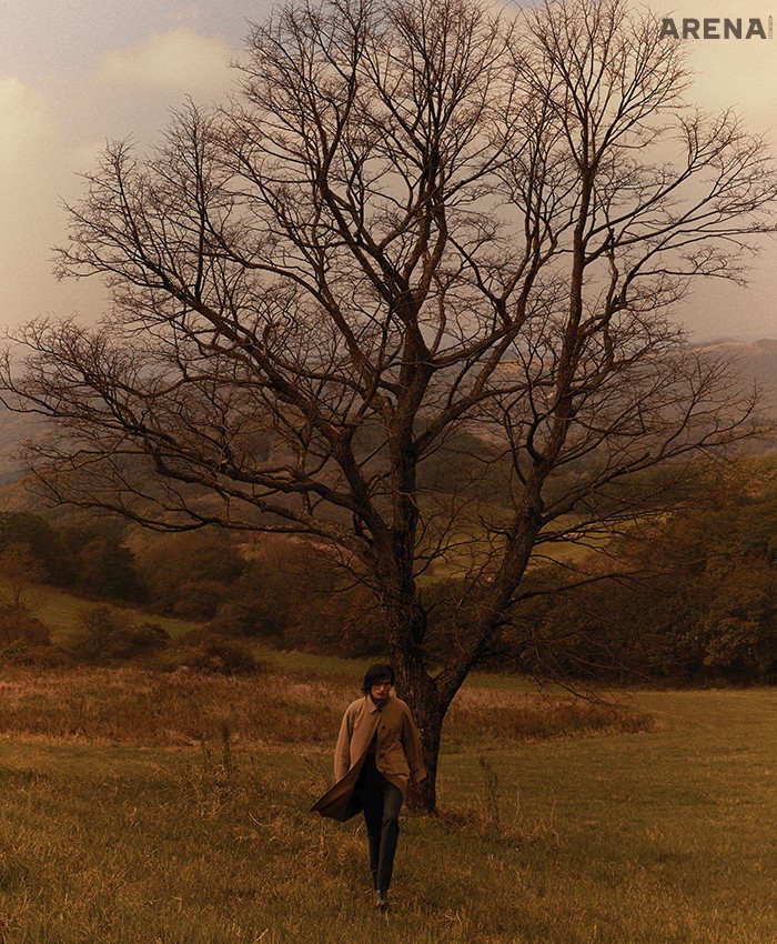 양면으로 입을 수 있는 카 코트·회색 터틀넥 톱·진회색 팬츠·검은색 부츠 모두 가격미정 랄프 로렌 퍼플 라벨 제품.