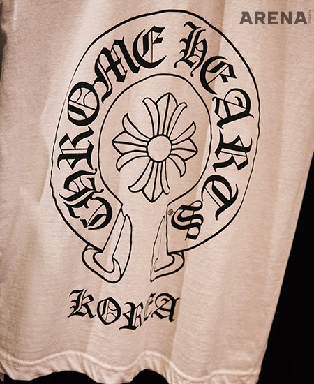  KOREA 레터링이 눈에 띄는 티셔츠 역시 서울 에디션으로 선보였다. 