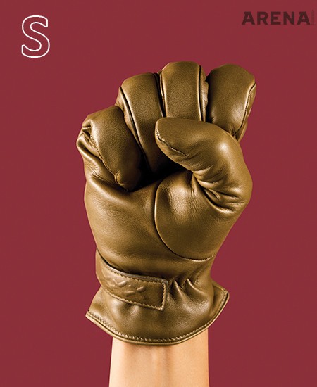 S 매끈한 질감의 카키색 가죽 장갑 가격미정 에르메네질도 제냐 제품.