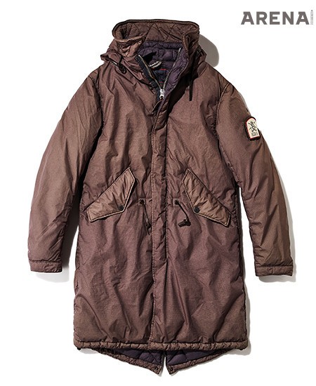 목 위로 올라와 바람을 막아주는 두툼한 후드를 장착한 파카 1백39만원 그런지존 오케스트라 익스플로젼 by 코에보 제품. 