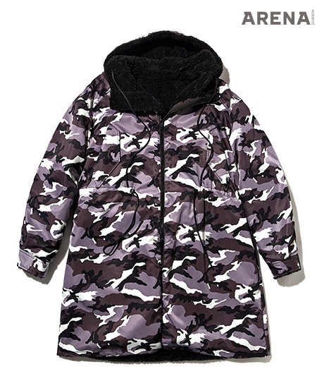 플리스 집업 코트로도 활용할 수 있는 카무플라주 패턴 양면 파카 1백49만원 준지 제품. 