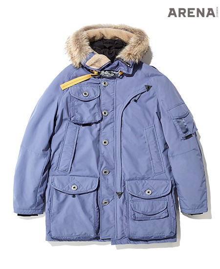 낙하산에서 외피 소재와 견고한 버클에 대한 영감을 얻은 머셔 파카 1백79만원 파라점퍼스 제품. 