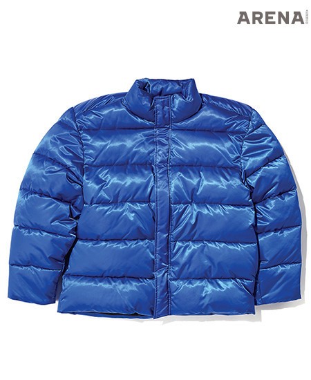 어깨에 패드를 넣어 과장된 실루엣을 연출한 퀼팅 재킷 가격미정 발렌시아가 제품. 