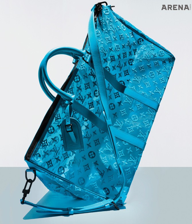 키폴 트라이앵글 모노그램 시스루 가격미정 루이 비통 제품.