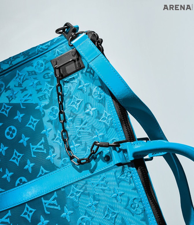 키폴 트라이앵글 모노그램 시스루 가격미정 루이 비통 제품.