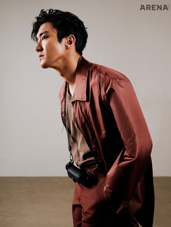 니트 톱 1백23만원•실크 소재의 러스트 색상 코트 4백만5천원•실크 소재 수트 6백48만5천원•XXX 로고 펜던트 네크리스 가격미정•선글라스 백 가격미정 모두 에르메네질도 제냐 XXX 제품.