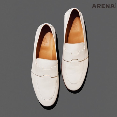 염소 가죽 소재의 미색 로퍼 가격미정 에르메스 제품. 