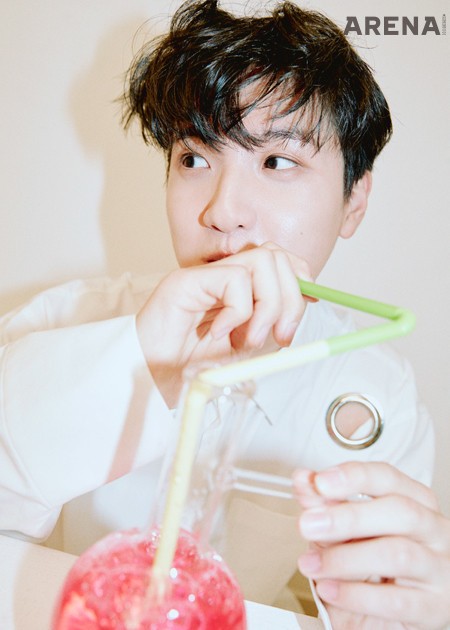 신광일 링 포인트 셔츠는 뷔미에트 제품.