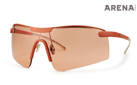 21 SALVATORE FERRAGAMO
스포티한 분위기를 풍기는 선글라스 72만원 살바토레 페라가모 제품.