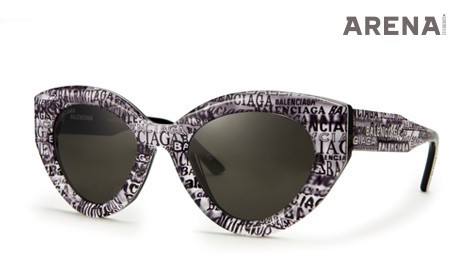 26 BALENCIAGA
프레임에 로고를 빼곡히 새긴 캣아이 선글라스 가격미정 발렌시아가 제품.