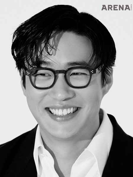 수트·셔츠 모두 던힐, 아이웨어 모스콧 제품.