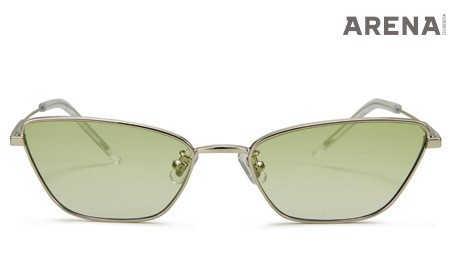 10 GENTLE MONSTER
은은한 틴티드 렌즈를 적용한 칸 02 선글라스 28만원 젠틀몬스터 제품.