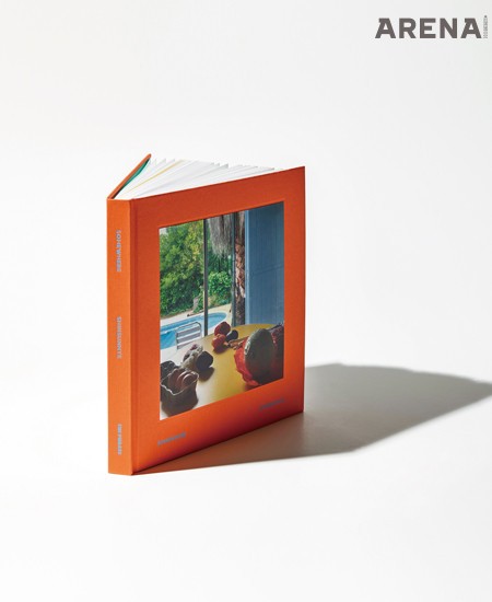 사진가 신선혜의 사진집 <SOMEWHERE>.