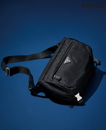 나일론 메신저 백 프라다 제품.