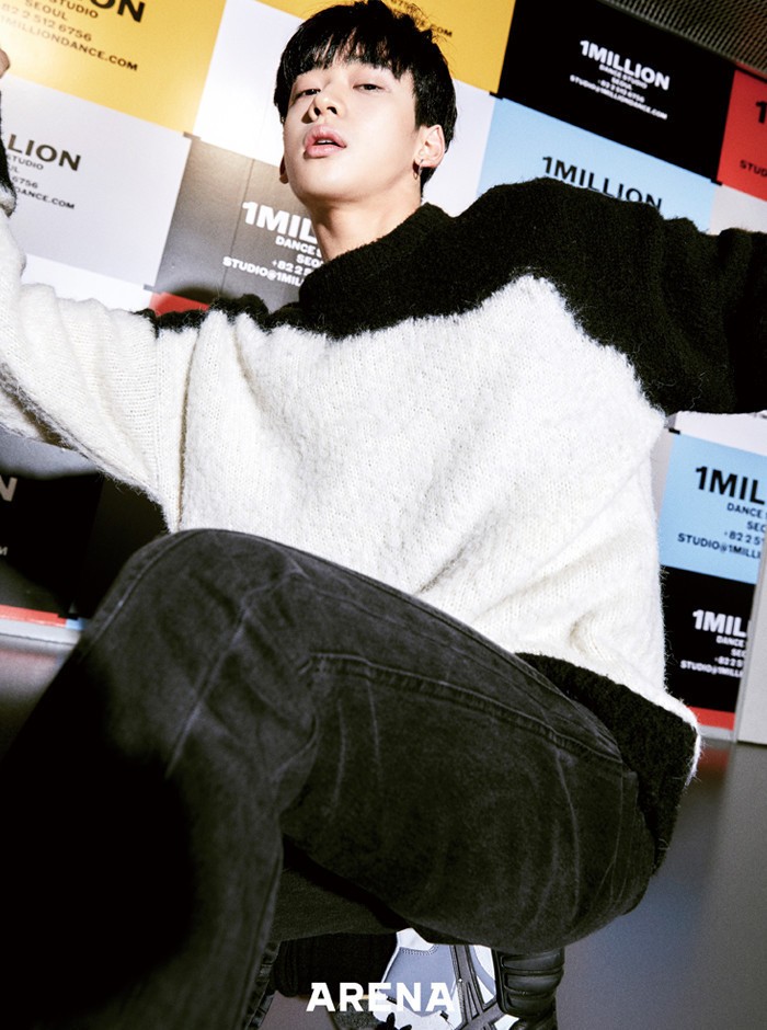 유메키 | 흰색 니트와 검은색 팬츠는 모두 태우 제품.