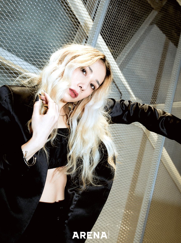 이사벨 | 검은색 톱·팬츠·재킷은 모두 스타일리스트 소장품.