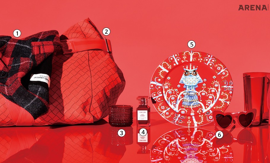 1 빨간색 체크무늬 코트 가격미정 생 로랑 by 안토니 바카렐로 제품. 2 큼지막한 토트백 1백63만원 보테가 베네타 제품. 3 가스테헬미 캔들 홀더 5만9천원 이딸라 제품. 4 체리와 아몬드가 만나 달콤함을 남기는 로스트 체리 오 드 퍼퓸 50mL 40만9천원 톰포드 뷰티 제품. 5 따이가 접시 5만9천원 이딸라 제품. 6 하트 모양 선글라스 가격미정 생 로랑 by 안토니 바카렐로 제품. 