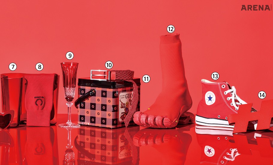 7 알바 알토 컬렉션 화병 48만원 이딸라 제품. 8 빨간색 양말 3만원 프레드 페리 제품. 9 생 루이 샴페인 잔 가격미정 에르메스 제품. 10 빨간색 벨트 가격미정 보테가 베네타 제품. 11 비스킷 백 3백70만원 구찌 제품. 12 빨간색 토 부츠 1백75만5천원 발렌시아가 제품. 13 척테일러 올스타 클래식 5만9천원 컨버스 제품. 14 카드 홀더 가격미정 에르메스 제품.