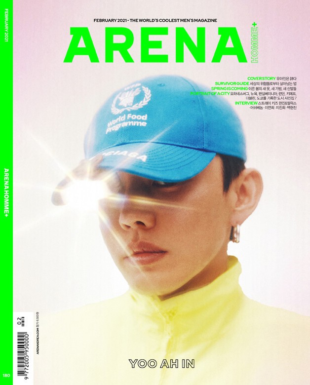 트랙 수트 재킷·WFP 캡·포스 이어링 모두 발렌시아가 제품.