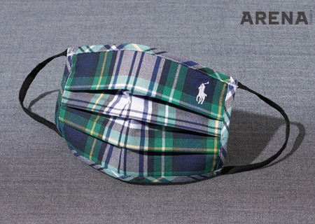 폴로 랄프 로렌의 시그너처 셔츠 원단 소재로 제작한 마스크. 필터링을 위한 이중 레이어 구조로 되어 있으며, 항균 기능성 안감, 통기성이 우수한 겉감으로 이뤄졌다. 2만9천원 폴로 랄프 로렌 제품.
