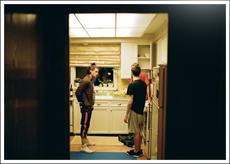 촬영을 하기 전 영화에 대해
토론 중인 배우와 자비에 돌란.