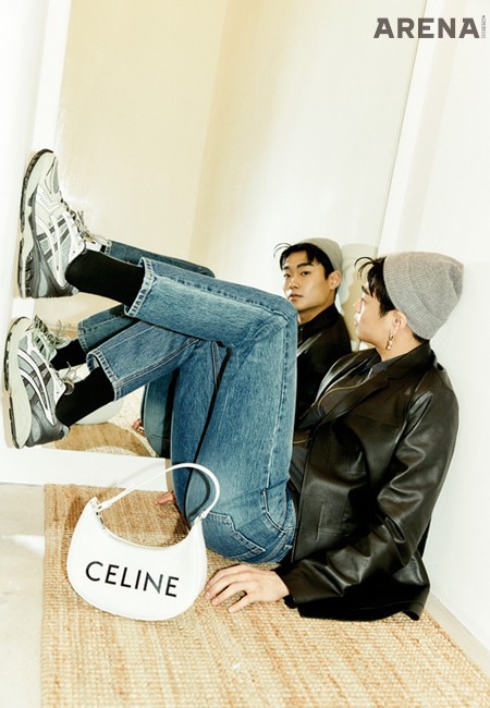 가죽 재킷·집업 셔츠 모두
가격미정 프라다, 청바지 36만원
준지, 운동화 17만9천원 아식스
스포츠스타일, 싱글 이어링
가격미정 디올 맨, 로고 프린트
핸드백 가격미정 셀린느 옴므 by
에디 슬리먼 제품.