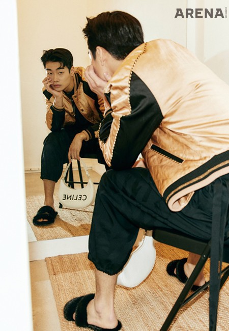 테디 재킷·셔츠·팬츠·
퍼 소재의 뮬·네크리스 모두
가격미정 생 로랑 by 안토니
바카렐로, 로고 프린트 아바 백
가격미정 셀린느 옴므 by
에디 슬리먼 제품.