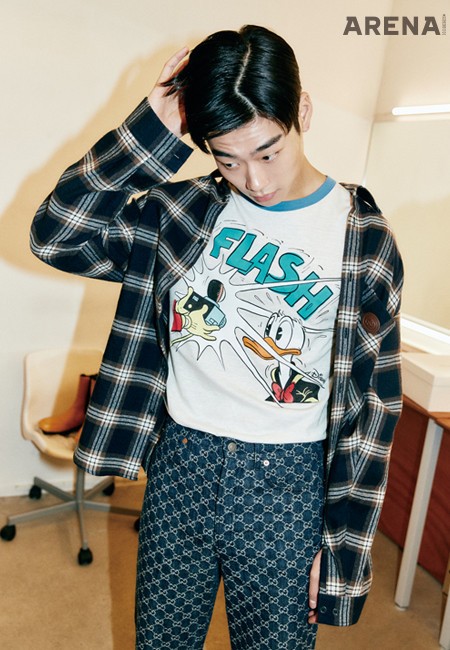 플레이드 체크 셔츠
1백30만원·도널드 덕 프린트
티셔츠 85만원·부츠컷 데님
팬츠 가격미정 모두 구찌 제품.