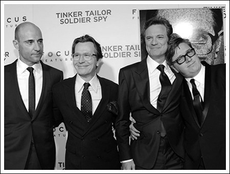 <팅커 테일러 솔저 스파이>
배우들과 포토월에 선 토마스
알프레드슨 감독.