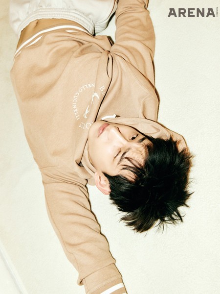 베이지색 후드 티셔츠
가격미정 브루넬로 쿠치넬리 제품.