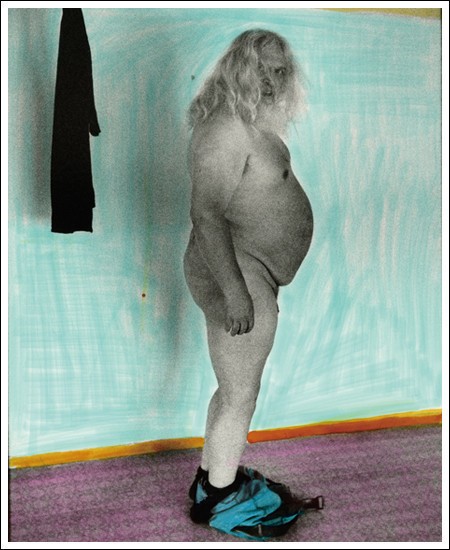 남성의 육체와 욕망을
다룬 사진집 <Father>에 실린
하나같이 낯선 남자들.