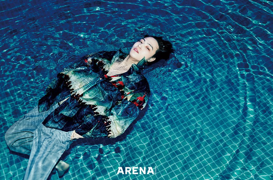 셔츠 로스트 데이즈, 팬츠 하이파이펑크, 이어커프 베루툼 제품.