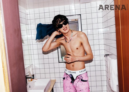 선글라스 40만원 올리버 피플스 by 룩소티카, 비즈 목걸이 가격미정 루이 비통 제품.