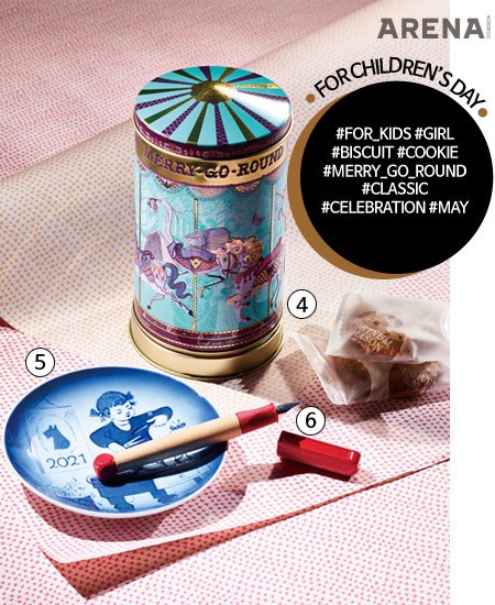 4 미니 메리 고 라운드
뮤지컬 비스킷 틴 3만8천원
포트넘 앤 메이슨 제품.
5 2021 어린이날 기념 접시
9만원 로얄코펜하겐 제품.
6 abc 만년필 3만원대 라미
제품. 