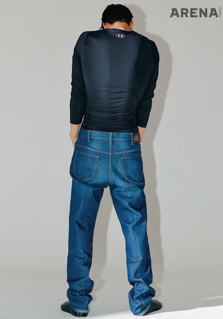 트레이닝 톱 7만9천원 언더아머, 데님 팬츠 61만원 구찌, 타비 로퍼 99만원 메종 마르지엘라 제품.