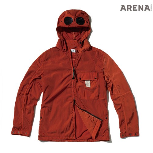 재활용 나일론 소재를 사용한 생활 방수 재킷 62만9천원 C.P. 컴퍼니 제품.