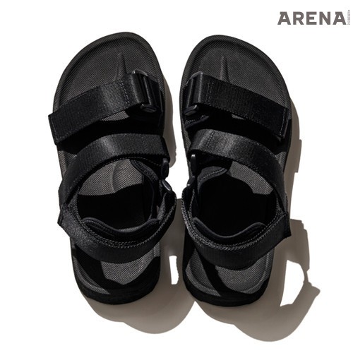 파란색 나일론 스트랩 샌들 17만8천원 캠퍼 제품.