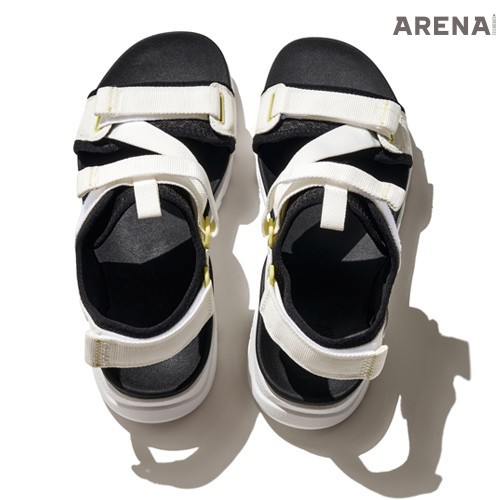 흰색 나일론 스트랩 샌들 9만8천원 팀버랜드 제품.