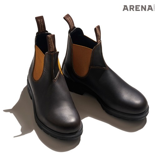 아웃솔에는 TPU 고무, 인솔에는 에바 소재를 사용해 방수가 강점인 첼시 부츠 22만9천원 블러드스톤 by 바버샵 제품.