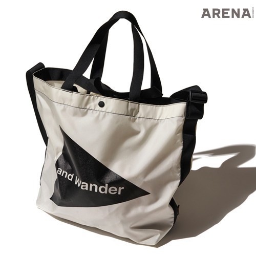 내구성이 강하고 속건 기능이 우수한 코듀라 소재 토트백 13만9천원 앤드 원더 by 블루스맨 제품.