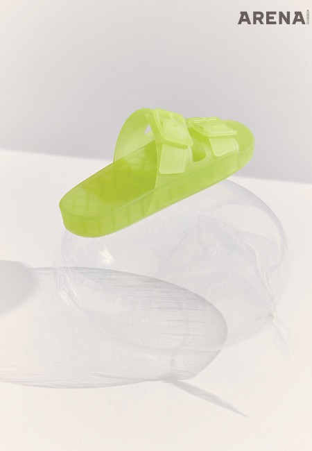 반투명 라임색 러버 소재 더블 스트랩 슬라이드 57만5천원 발렌시아가 제품.