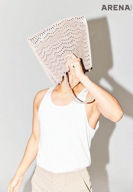 가랑스 펀칭 토트백 가격미정 알라이아, 흰색 슬리브리스 가격미정 톰 포드, 쇼츠 25만8천원 렉토 제품.