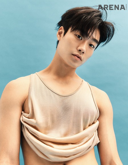 베이지색 시스루 니트 슬리브리스 톱 가격미정 톰 포드 제품.